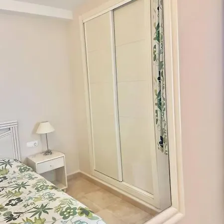 Enjoy Beautiful Sea View, Perfect For Cyclists Appartement